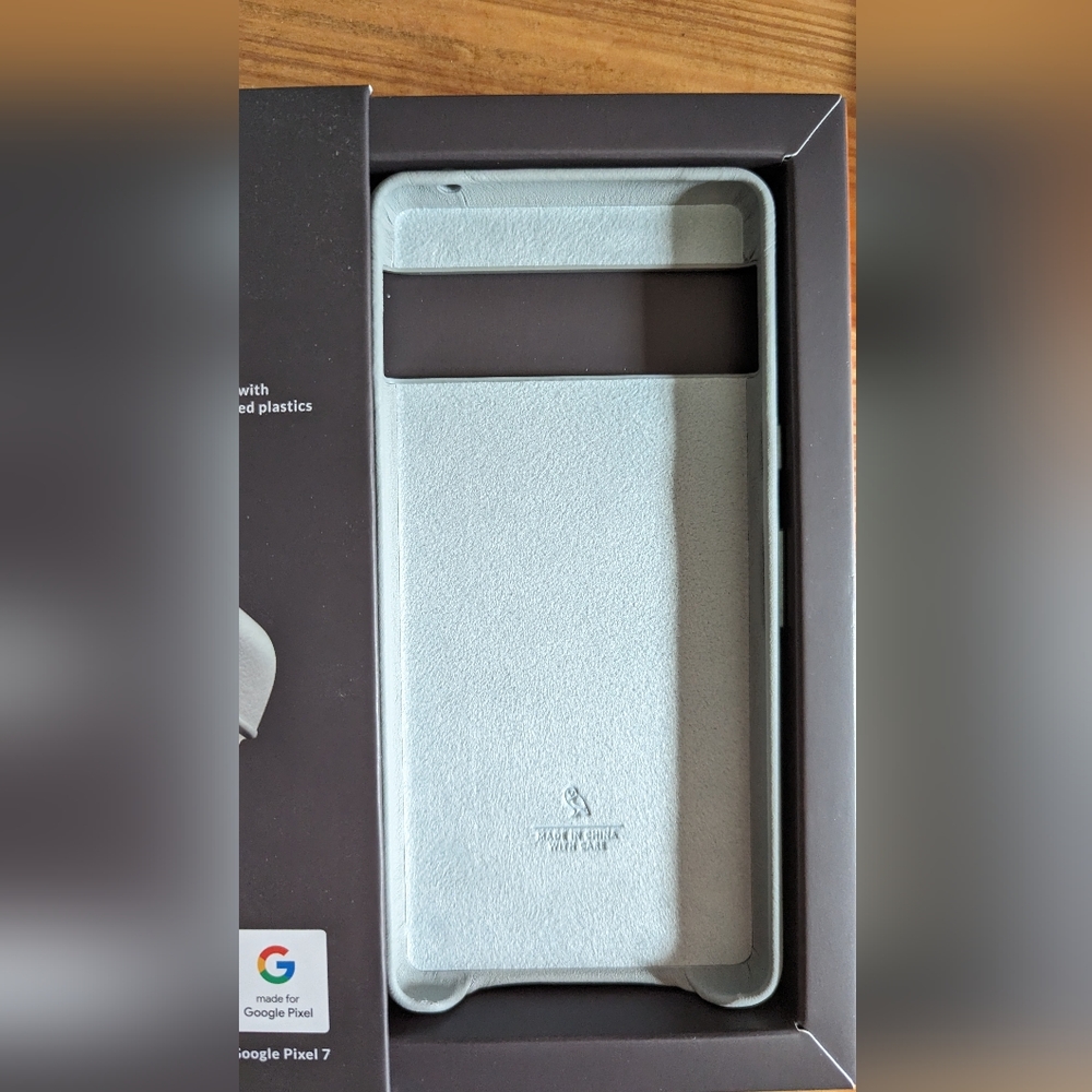 Bellroy Slim Leather Pixel 7 Case Limestone New in Box